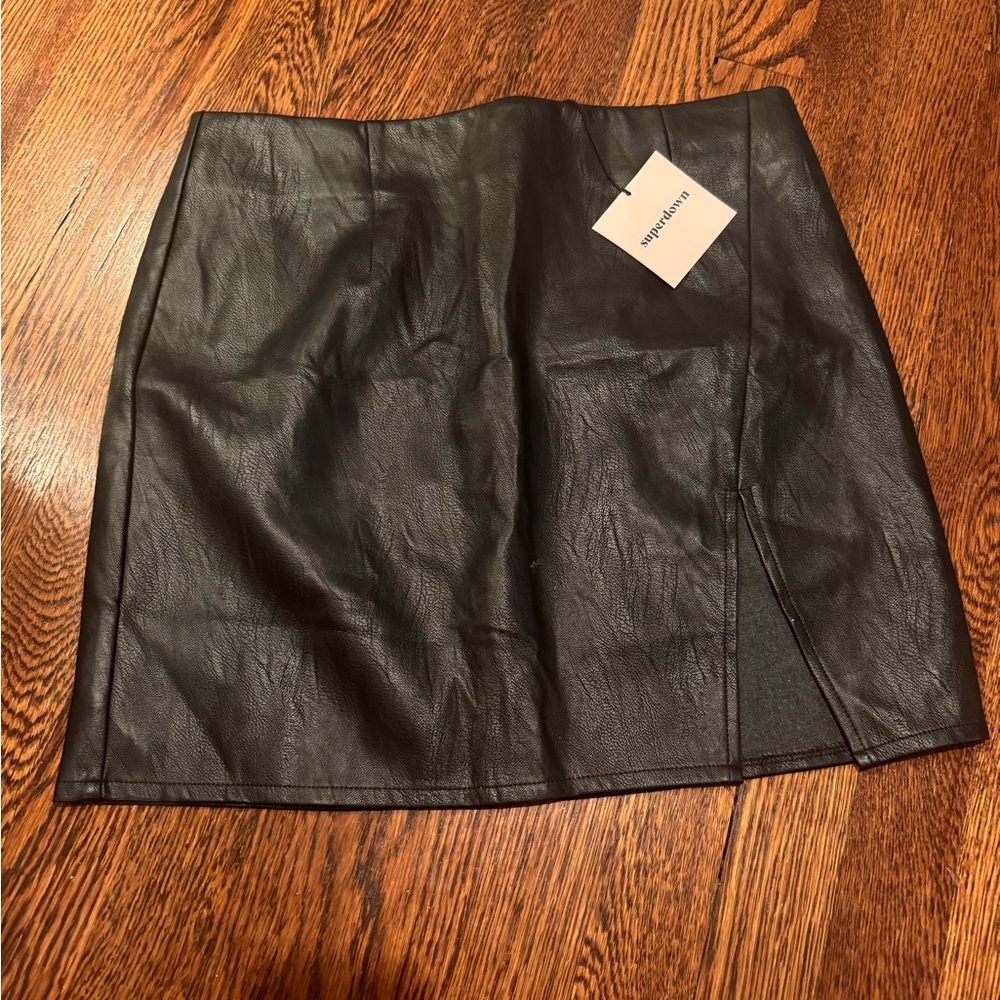 Superdown REVOLVE Trinity Faux Leather Skirt NWT - Picture 2 of 6